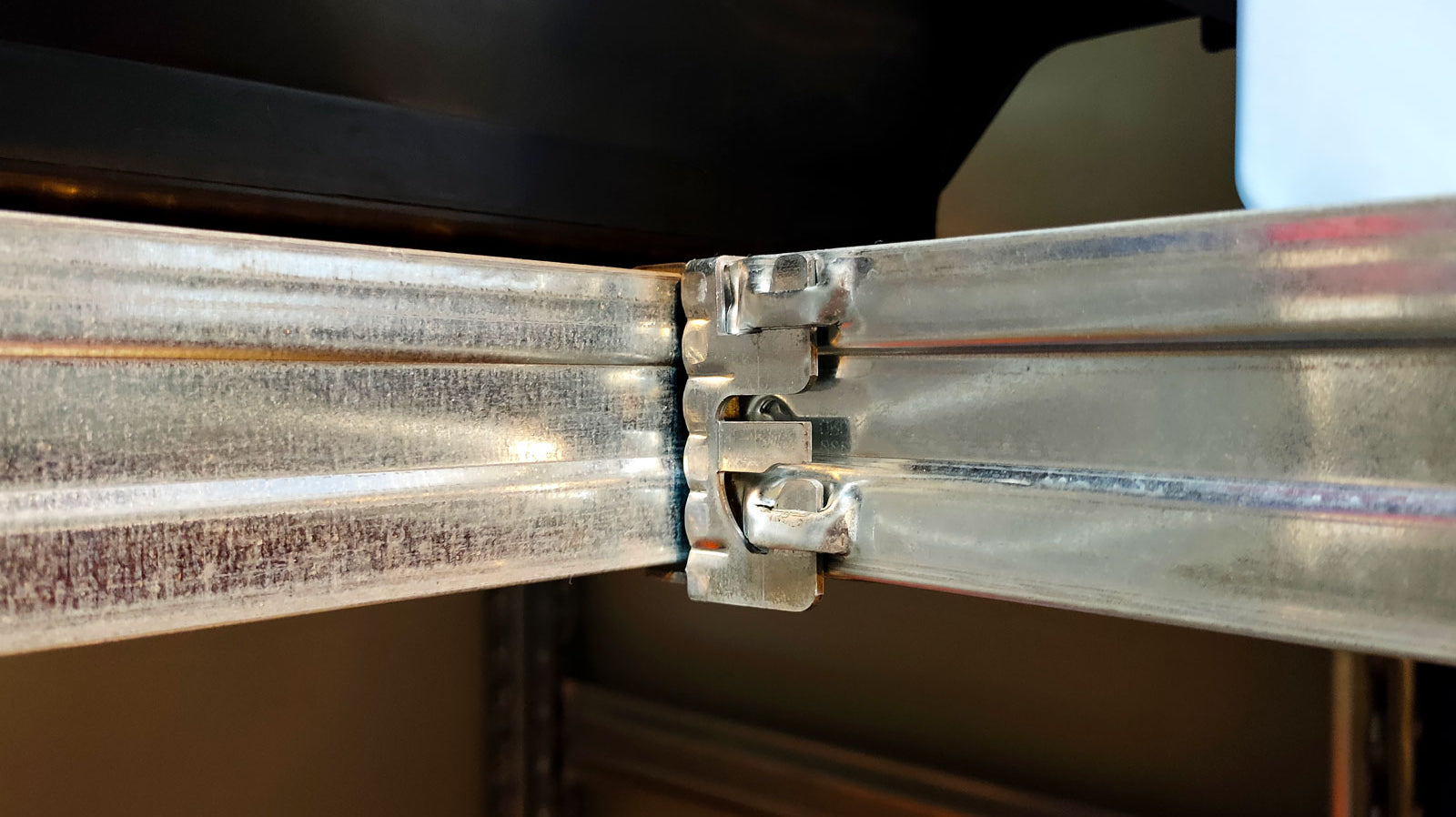 Boltless L-Shape Rack Connector Bracket | SIM WIN LIANG Singapore